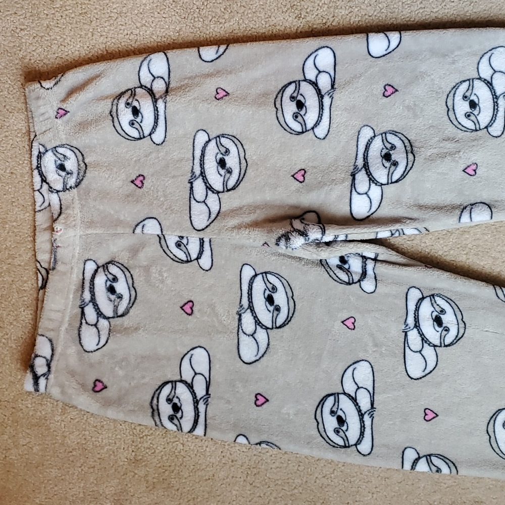 Sloth fuzzy polyester pajama pants in a size Large